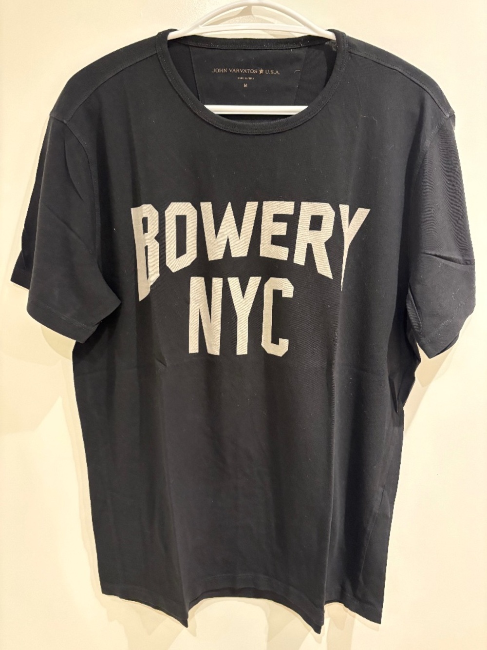 BOWERY NYC tee JOHN VAVARTOS size MED - EUC